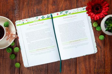Bloom and Grow: 365 Devotions for Gardeners at Heart - Laurie V Soileau [KSIĄŻKA]