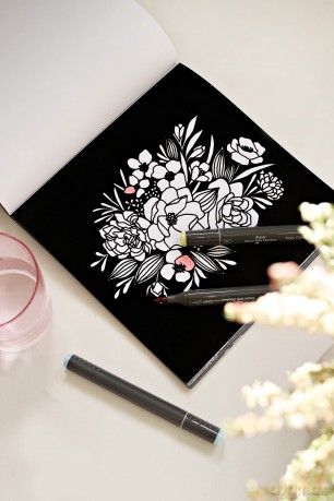Bloom: A Flower Coloring Book: A Coloring Book - Alli Koch [KSIĄŻKA]