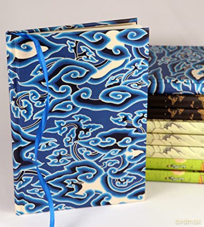 Blue Batik Clouds Hardcover Journal: Lined Notebook: With Ribbon Bookmark: Blank Notebook with Ribbon Bookmark - Tuttle Studio [KSIĄŻKA]