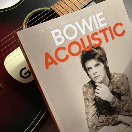 BOWIE: Acoustic - over 30 of David Bowie's best songs for acoustic guitar (TAB and standard notation): 30 greatest songs for acoustic guitar - David Bowie [KSIĄŻKA]