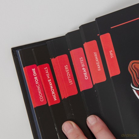 Broke Bites: Tips, Tricks and Recipes for Cooking on a Budget - Bee Three Books [KSIĄŻKA]