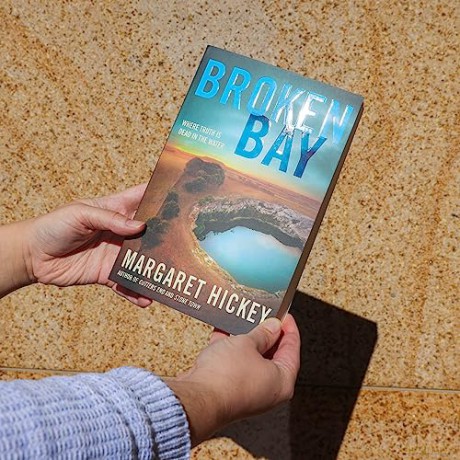 Broken Bay: A Place Where Truth Is Dead in the Water - Margaret Hickey [KSIĄŻKA]