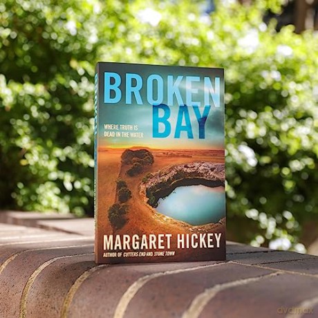 Broken Bay: A Place Where Truth Is Dead in the Water - Margaret Hickey [KSIĄŻKA]