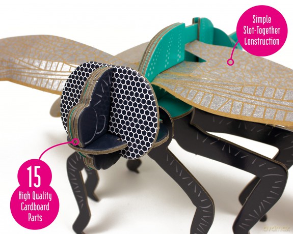 Build Your Own Beautiful Dragonfly - Pull Tab Flapping Wing Action - Eco Friendly Cardboard Craft Kit - Ages 8+ [KSIĄŻKA]