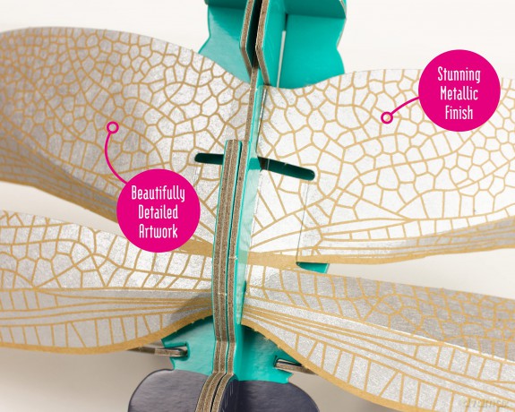 Build Your Own Beautiful Dragonfly - Pull Tab Flapping Wing Action - Eco Friendly Cardboard Craft Kit - Ages 8+ [KSIĄŻKA]