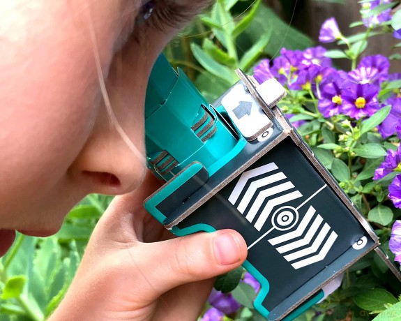 Build Your Own Microscope - x30 Powerful Magnification - Eco Friendly Cardboard Craft Kit - Ages 8+ [KSIĄŻKA]