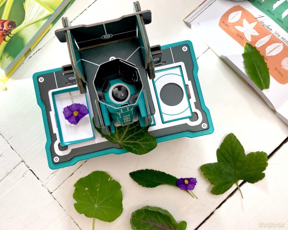 Build Your Own Microscope - x30 Powerful Magnification - Eco Friendly Cardboard Craft Kit - Ages 8+ [KSIĄŻKA]