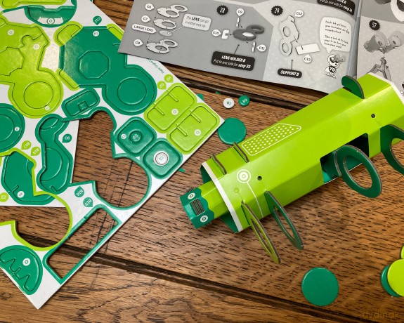 Build Your Own Working Binoculars - 16x Magnification - Eco Friendly Cardboard Craft Kit - Ages 8+ [KSIĄŻKA]