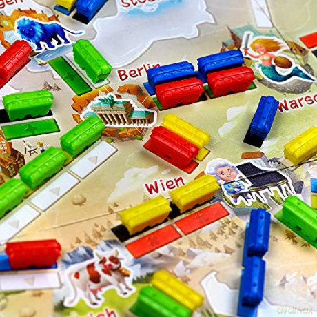 Days of Wonder | Ticket to Ride First Journey Europe Board Game | Ages 6+ | For 2 to 4 players | Average Playtime 15-30 Minutes [KSIĄŻKA]