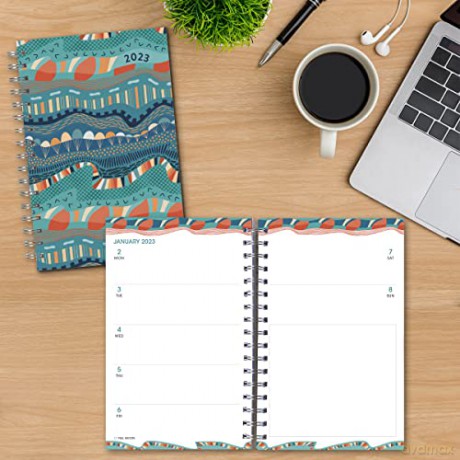 Designer Essentials September 2022-December 2023 Lifestyle Planner: Abstract Rhythm (DESIGNER ENGAGEMENT) [KSIĄŻKA]