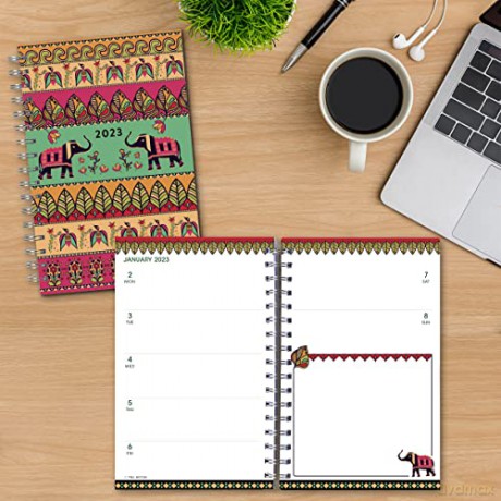 Designer Essentials September 2022-December 2023 Lifestyle Planner: Elephant (DESIGNER ENGAGEMENT) [KSIĄŻKA]