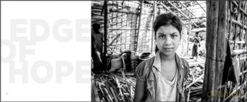 Edge of Hope: The Rohingya Refugee Camp at Cox's Bazar - Anthony Dawton [KSIĄŻKA]