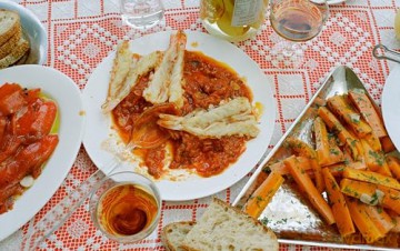 Ellie's Table: Food From Memory and Food From Home - Ellie Bouhadana [KSIĄŻKA]