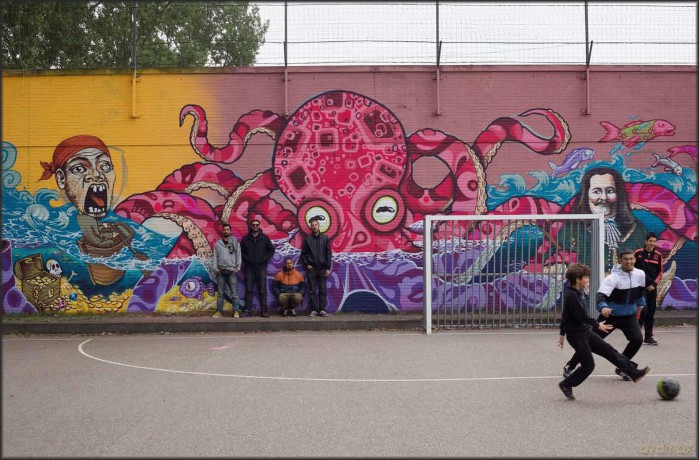 FARM PROD. In Paint We Trust: Ouvrage rétrospectif sur 20 ans de production du collectif street art FARM PROD, dans la collection Strates - Éric Van Essche [KSIĄŻKA]