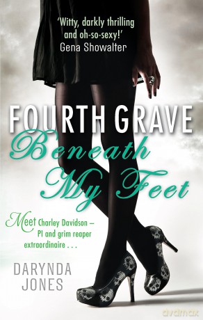 Fourth Grave Beneath My Feet - Darynda Jones [KSIĄŻKA]
