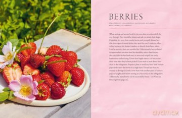 Fruitful: Sweet and Savoury Fruit Recipes Inspired by Farms, Orchards and Gardens - Sarah Johnson [KSIĄŻKA]
