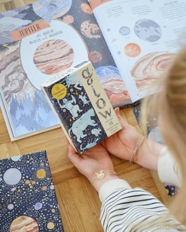 Glow: Discover 30 Constellations, Stars and Planets! - Noelia González [KSIĄŻKA]