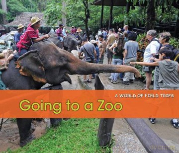 Going to a Zoo (A World of Field Trips) - Rebecca Rissman [KSIĄŻKA]