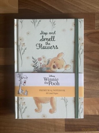 Grindstore Disney Winnie The Pooh A5 Notebook (Stop and Smell the Flowers Design) - Official Merchandise [KSIĄŻKA]