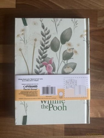 Grindstore Disney Winnie The Pooh A5 Notebook (Stop and Smell the Flowers Design) - Official Merchandise [KSIĄŻKA]