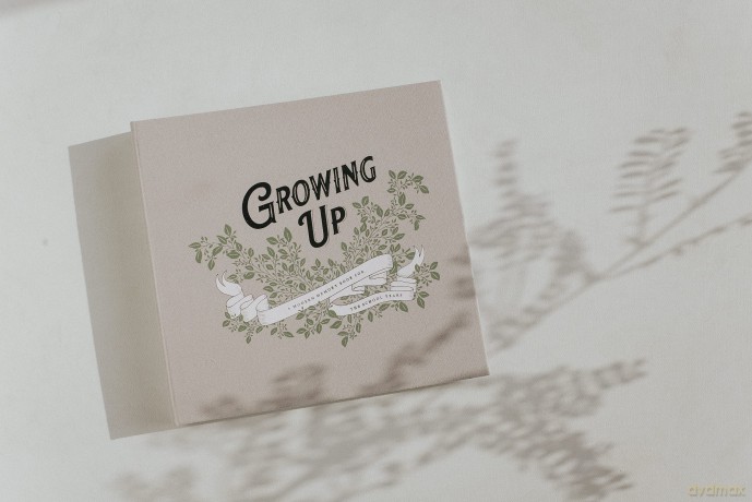 Growing Up: A Modern Memory Book for the School Years - Korie Herold [KSIĄŻKA]