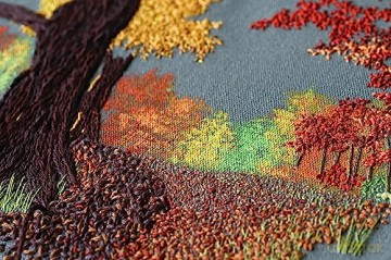 Hand-Stitched Oasis: Embroider Realistic Elements; Step-By-Step Guide with 35 Techniques - Theresa M Lawson [KSIĄŻKA]