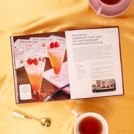 Harry Potter Afternoon Tea Magic: Official Snacks, Sips and Sweets Inspired by the Wizarding World (Official Harry Potter Cookbooks) - Veronica Hinke [KSIĄŻKA]