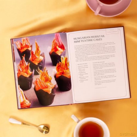 Harry Potter Afternoon Tea Magic: Official Snacks, Sips and Sweets Inspired by the Wizarding World (Official Harry Potter Cookbooks) - Veronica Hinke [KSIĄŻKA]