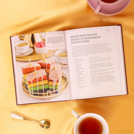 Harry Potter Afternoon Tea Magic: Official Snacks, Sips and Sweets Inspired by the Wizarding World (Official Harry Potter Cookbooks) - Veronica Hinke [KSIĄŻKA]