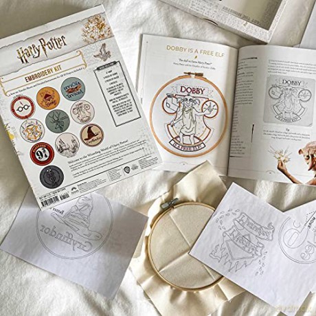 Harry Potter Embroidery (Embroidery Craft) - Deborah Wilding [KSIĄŻKA]