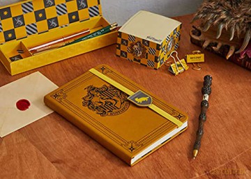 Harry Potter: Hufflepuff Elastic Band Bookmark (Classic Collection) - Insight Editions [KSIĄŻKA]