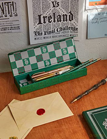 Harry Potter: Slytherin Magnetic Pencil Box (Classic Collection) - Insight Editions [KSIĄŻKA]
