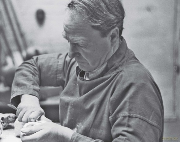 Henry Moore in Miniature - Chris Stephens [KSIĄŻKA]