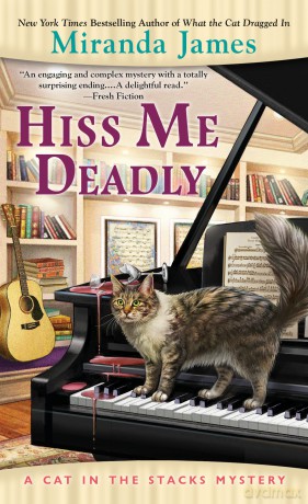 Hiss Me Deadly: 15 (Cat in the Stacks Mystery) - Miranda James [KSIĄŻKA]