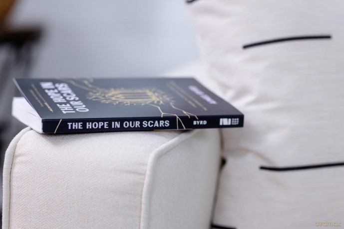 Hope in Our Scars: Finding the Bride of Christ in the Underground of Disillusionment - Alexander Christie-Miller [KSIĄŻKA]