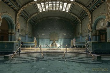 Hot Springs: Photos and Stories of How the World Soaks, Swims, and Slows Down - Greta Rybus [KSIĄŻKA]