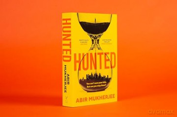 Hunted: 'Twists you won't see coming, nail-biting suspense.' Steve Cavanagh - Abir Mukherjee [KSIĄŻKA]