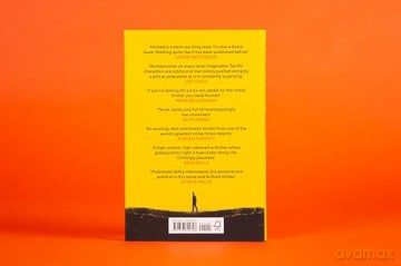 Hunted: 'Twists you won't see coming, nail-biting suspense.' Steve Cavanagh - Abir Mukherjee [KSIĄŻKA]