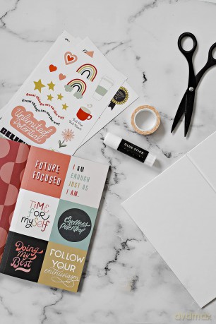 In Your Dreams: A Vision Board Kit to Visualize Your Ambitions and Go After Your Goals: A Vision Board Kit to Visualize Your Ambitions and Plan Your Goals - Ilana Griffo [KSIĄŻKA]