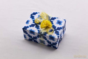 Japanese Shibori Gift Wrapping Papers: 12 Sheets of High-Quality 18 x 24 (45 x 61 cm) Wrapping Paper: 18 x 24 inch (45 x 61 cm) Wrapping Paper - Tuttle [KSIĄŻKA]