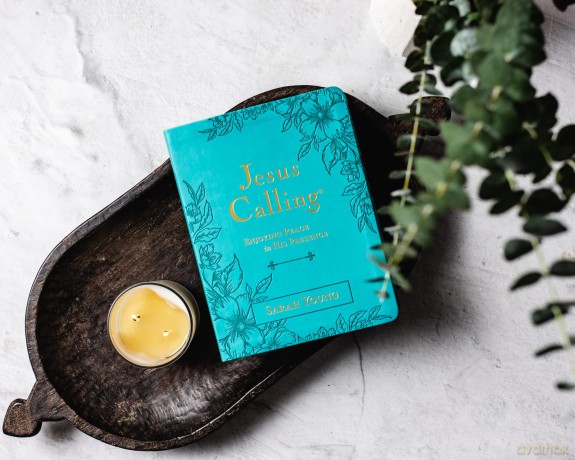 Jesus Calling, Large Text Teal Leathersoft, with Full Scriptures: Enjoying Peace in His Presence (A 365-Day Devotional) - Young [KSIĄŻKA]