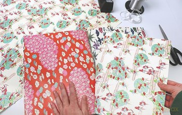 Kimono Flowers Gift Wrapping Papers - 12 sheets: 18 X 24 Inch (45 X 61 CM) High-Quality Wrapping Paper: 18 X 24 Inch (45 X 61 CM) Wrapping Paper Sheets - Tuttle Studio [KSIĄŻKA]