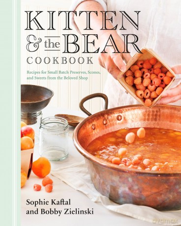 Kitten and the Bear Cookbook: Recipes for Small Batch Preserves, Scones, and Sweets from the Beloved Shop - Sophie Kaftal [KSIĄŻKA]