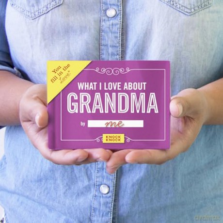 Knock Knock What I Love about Grandma Fill in the Love Book Fill-in-the-Blank Gift Journal, 4.5 x 3.25-inches - Knock Knock [KSIĄŻKA]
