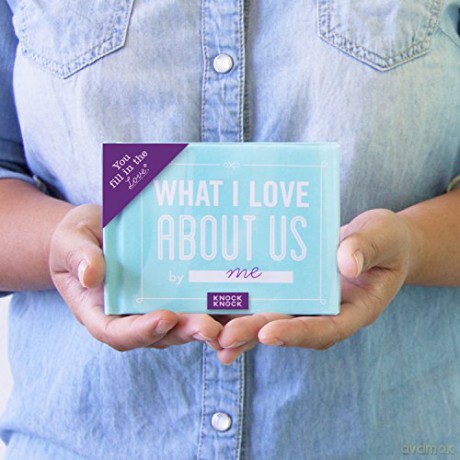 Knock Knock What I Love about Us Fill in the Love Book Fill-in-the-Blank Gift Journal, 4.5 x 3.25-inches: Fill-in-the-blank Journal - Knock Knock [KSIĄŻKA]