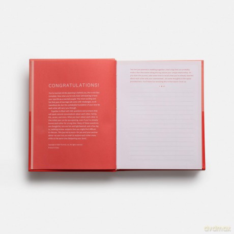 Knot Together: Questions and Prompts for Our First Year of Marriage: A Journal - Editors of the Knot [KSIĄŻKA]