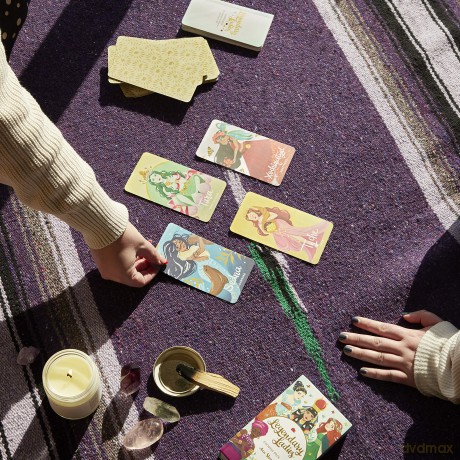 Legendary Ladies Goddess Deck: 58 Goddesses to Empower and Inspire You - Ann Shen [KSIĄŻKA]