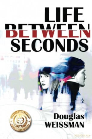 Life Between Seconds [KSIĄŻKA]