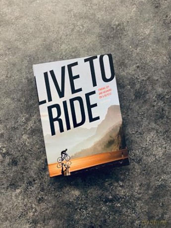 Live to Ride: Finding Joy and Meaning on a Bicycle - Peter Flax [KSIĄŻKA]