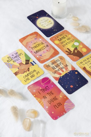 Manifesting Rituals: 44-card deck and guidebook to manifest your dream life - Emma Mumford [KSIĄŻKA]